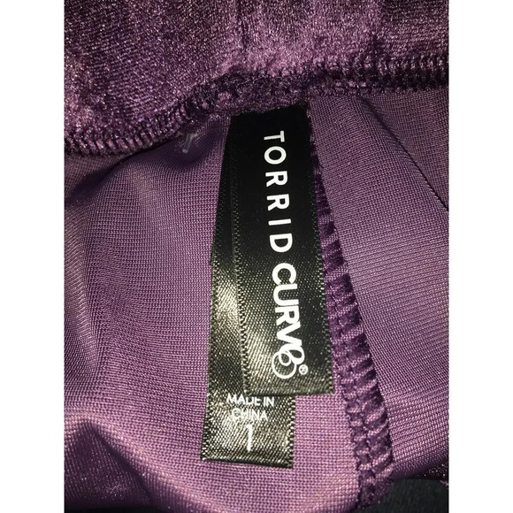 Torrid Women’s Plus Size 1X High Waisted Purple Velvet Shorts - Picture 6 of 7